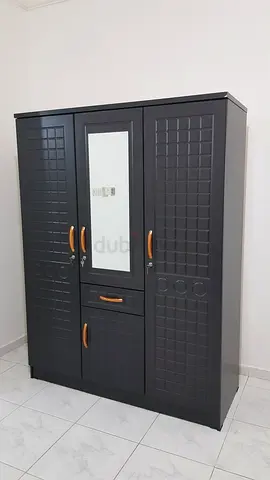 Stylish Black 3 door Wardrobe with Mirror