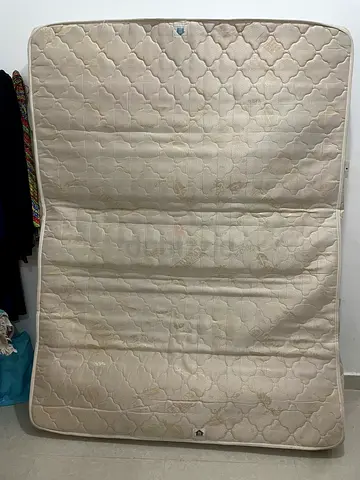 Free mattress 200 x 150cm