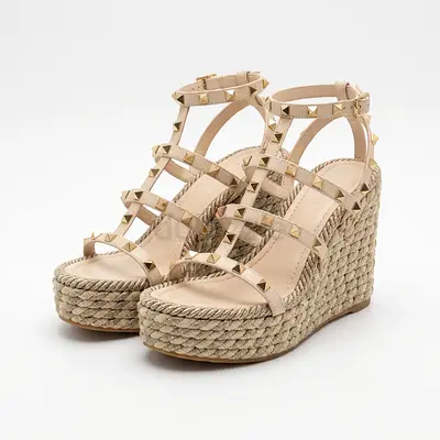 New VALENTINO GARAVANI  Rockstud Torchon sandals 37, with receipt