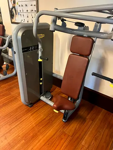 Technogym element chest press