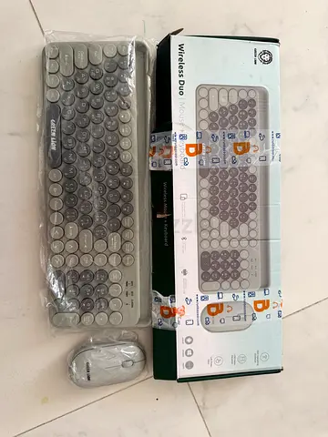 Multi device connect, Wireless Duo Keyboard and Mouse Set in unused Excellent condition with box