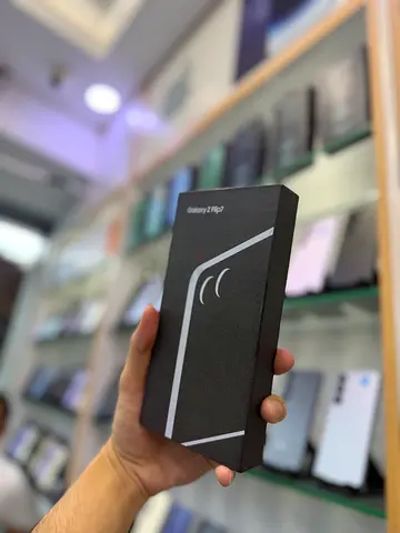 Samsung Galaxy Z Flip 7 Brand New Box.