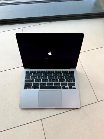 MacBook Air M1 2020 – Excellent Condition – Case Included