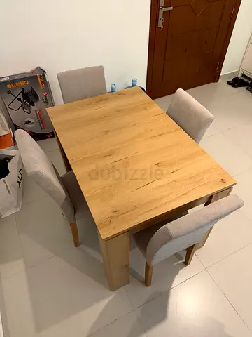 4-Seater Dining Table – Excellent Condition