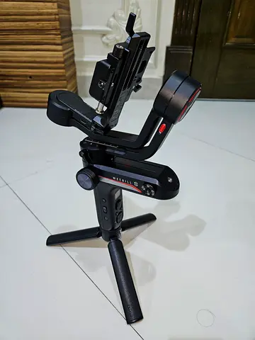 Camera Stabilizer Gimbal zhiyun weebill 3 for Smooth Video Recording, battery and charger available.