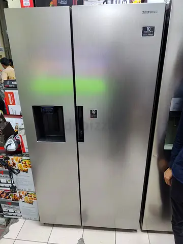 Samsung Side-by-Side Refrigerator with water depanser and ice maker