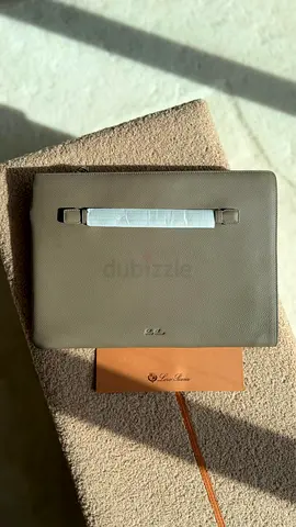 Loro Piana Extra Pouch A4.