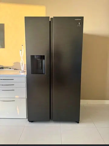 Samsung Side by side water / ice maker same like new -