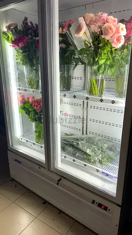 بيع معدات  وتجهيزات محل ورد بحالة ممتازة – جاهز للاستخدام الفوري