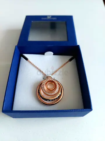 Rose gold with 2 colours swarovski crystal necklace