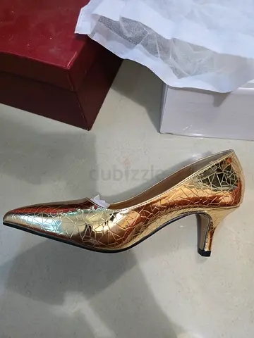 Metallic gold pumps - size 35