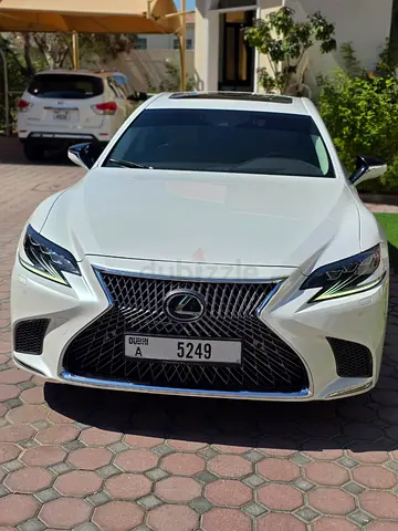 LS 350 - 85000KM - ALFUTTAIM SERVICE CONTRACT - ALFUTTAIM FULL SERVICE HISTORY - SINGLE OWNER - GCC