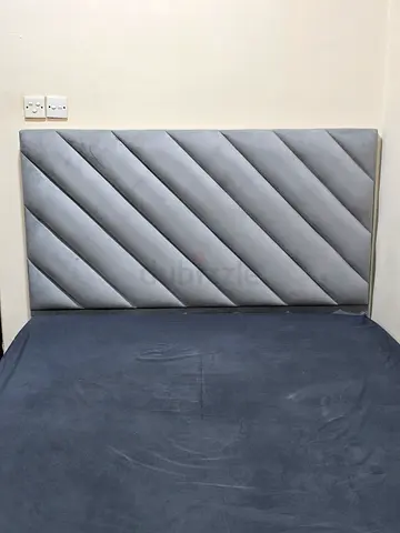Bed, mattress and headboard