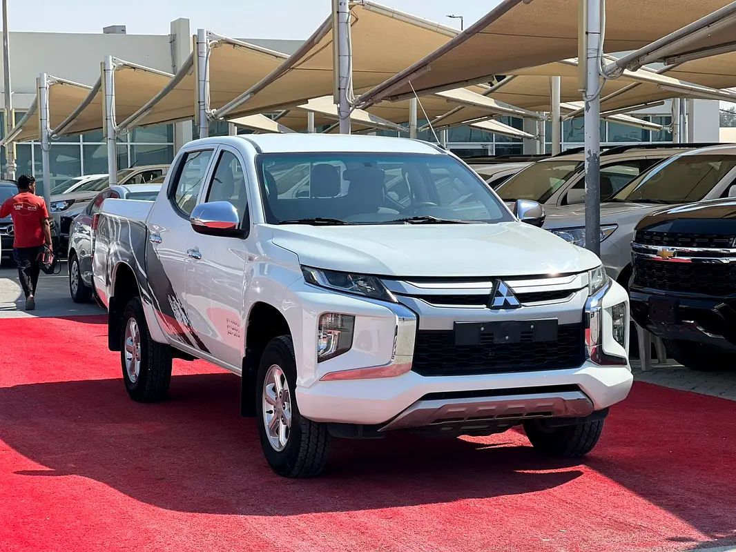 Mitsubishi L200 2021 — photo 1 of 19