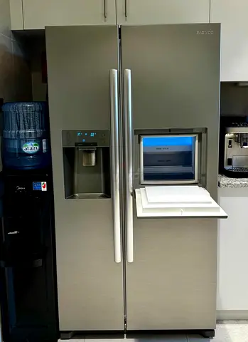 Deawoo fridge side-by-side water dispenser icemaker same like new condition