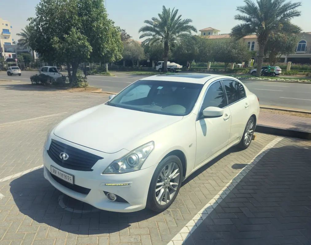 Infiniti G25 2013 — photo 1 of 13