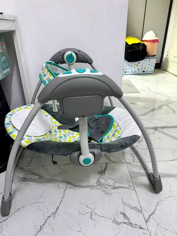 ‘Juniors’ Gentle Rocking Baby Swing
