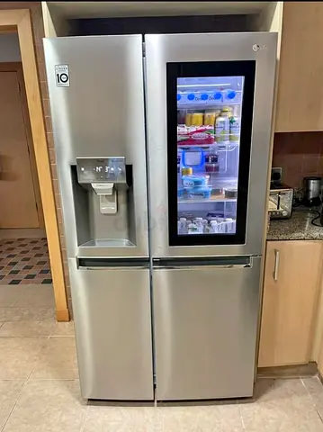 Lg instaview Refrigerator in excellent condition