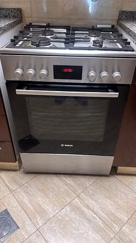 Bosch Gas burner stove with Oven in Excellent Condition