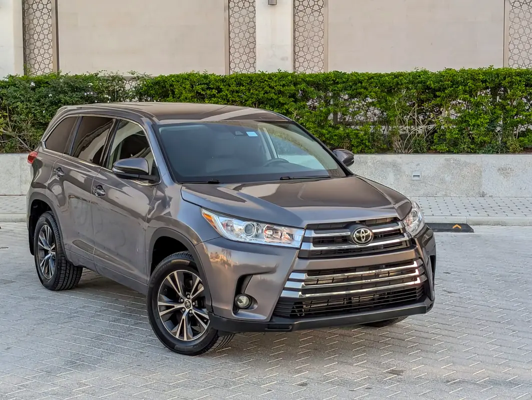 Toyota Highlander 2018 — photo 1 of 20