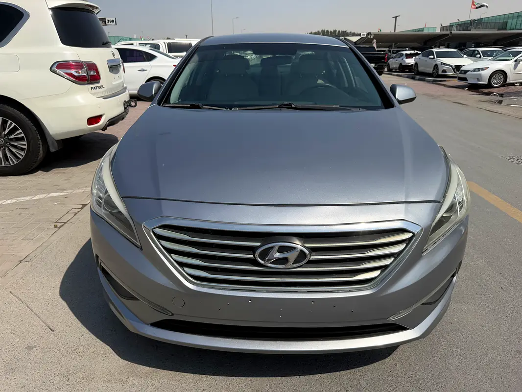 Hyundai Sonata 2015 — photo 1 of 10