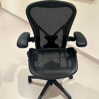 Herman miller Aeron size B fully loaded