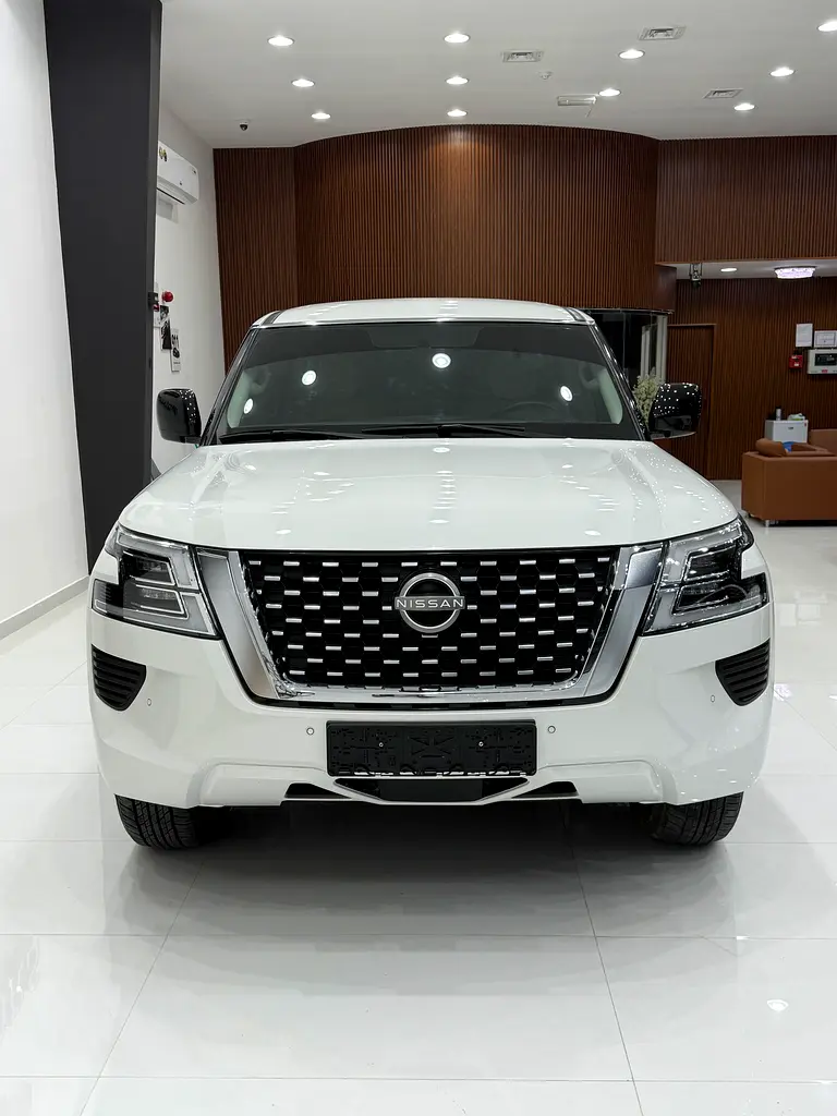 Nissan Patrol 2023 — photo 1 of 11