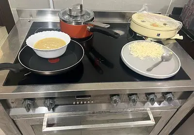 Complete Cooking Seat with Induction Stove
