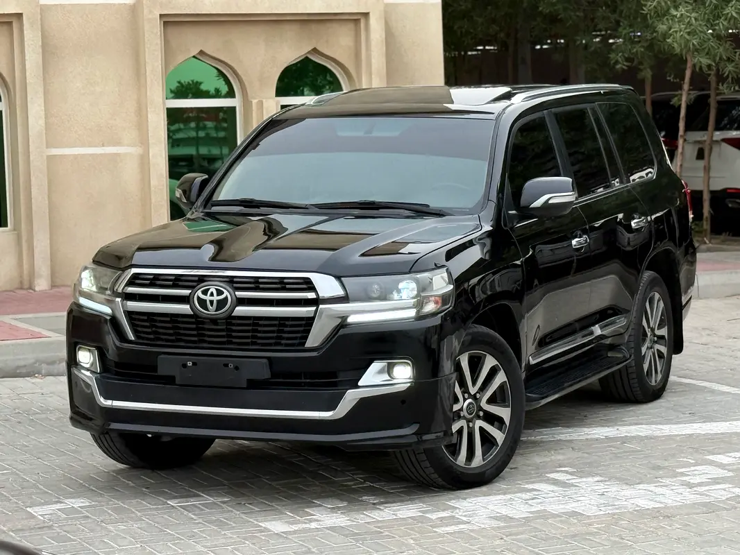 Toyota Land Cruiser 2009 — photo 1 of 13