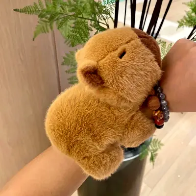 Capybara arm hug plush