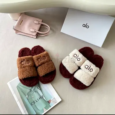 Alo Yoga Women’s Slides