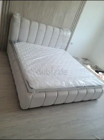 Elegant Modern Bed with Mattress toper springs 180/200