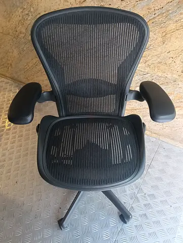 For selling Herman miller Aeron chair.good conditions only little use