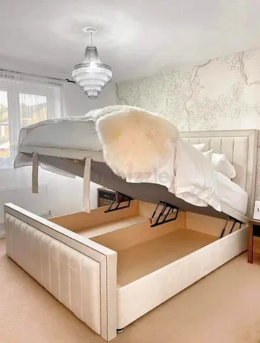 Stylish Upholstered Storage Bed with Lift-Up Mechanism