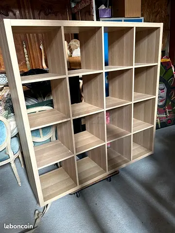 Versatile Modern Bookshelf
