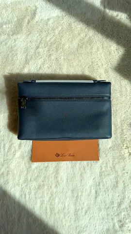Loro Piana Extra Pouch L29.