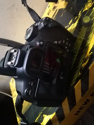 Canon 650d touch scen 75-300mm zoom lens sd card and bag no issue everything okay