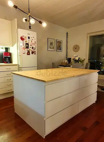 “Minimalist Elegance – Custom Kitchen Island Design”