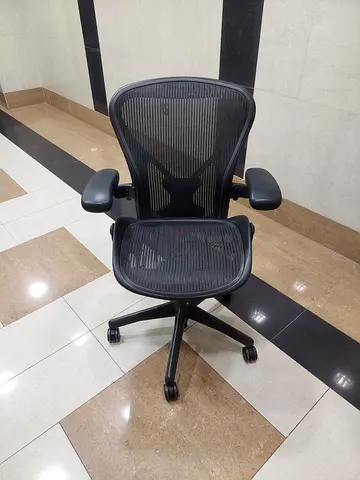 Fully Adjustable Herman Miller Aeron Classic Chair Size C Black