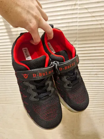 SHOES WITH WHEELS, HEELEYS FOR SALE