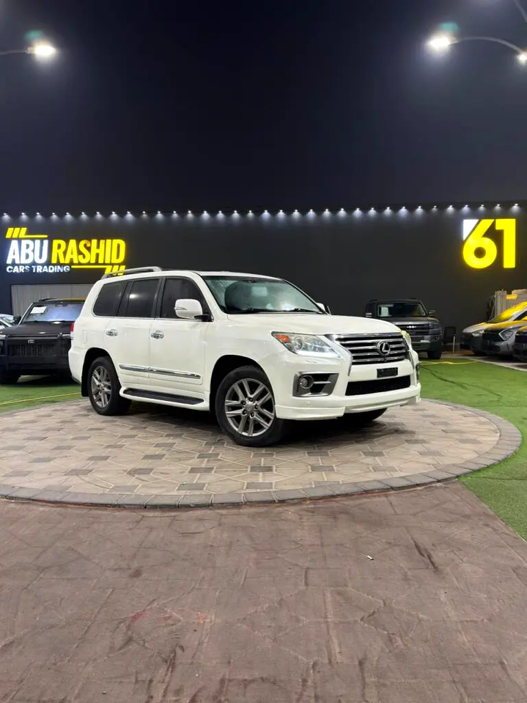 Lexus LX-Series 2013 — photo 1 of 15