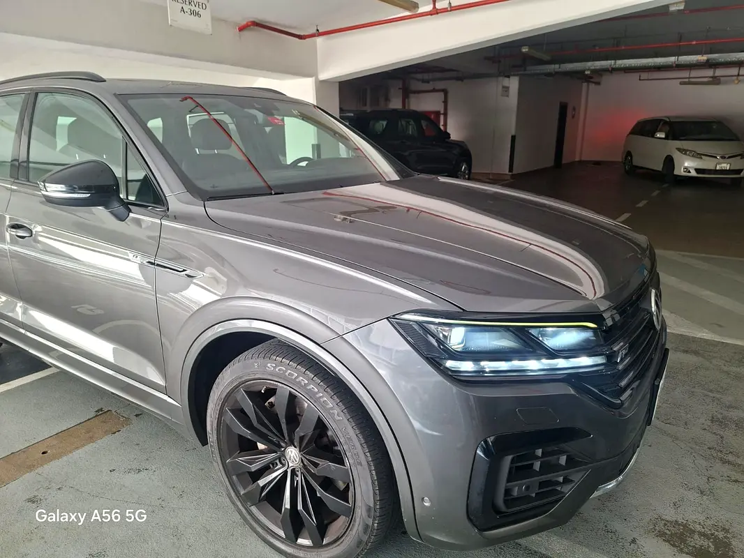 Volkswagen Touareg 2019 — photo 1 of 9