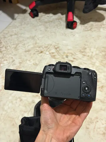 Canon EOS RP mirrorless 24-105