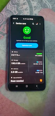 Samsung S10 5G; its in perfect 10/10 condition.