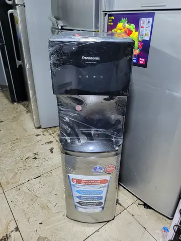 Bottom load water dispenser