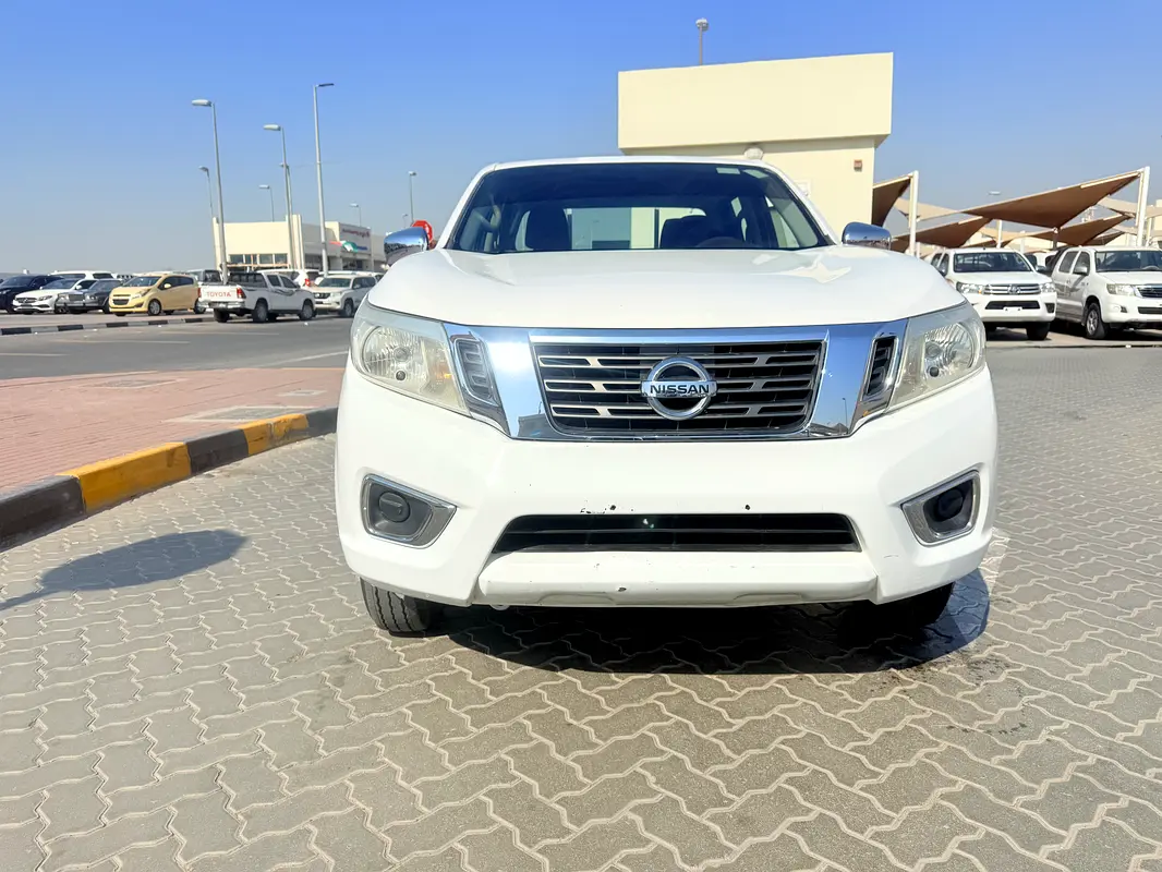 Nissan Navara 2016 — photo 1 of 20