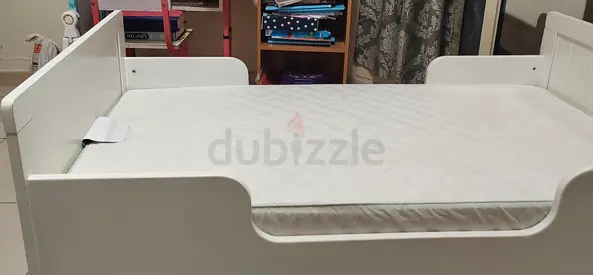Home Centre toddler bed almost new in white color