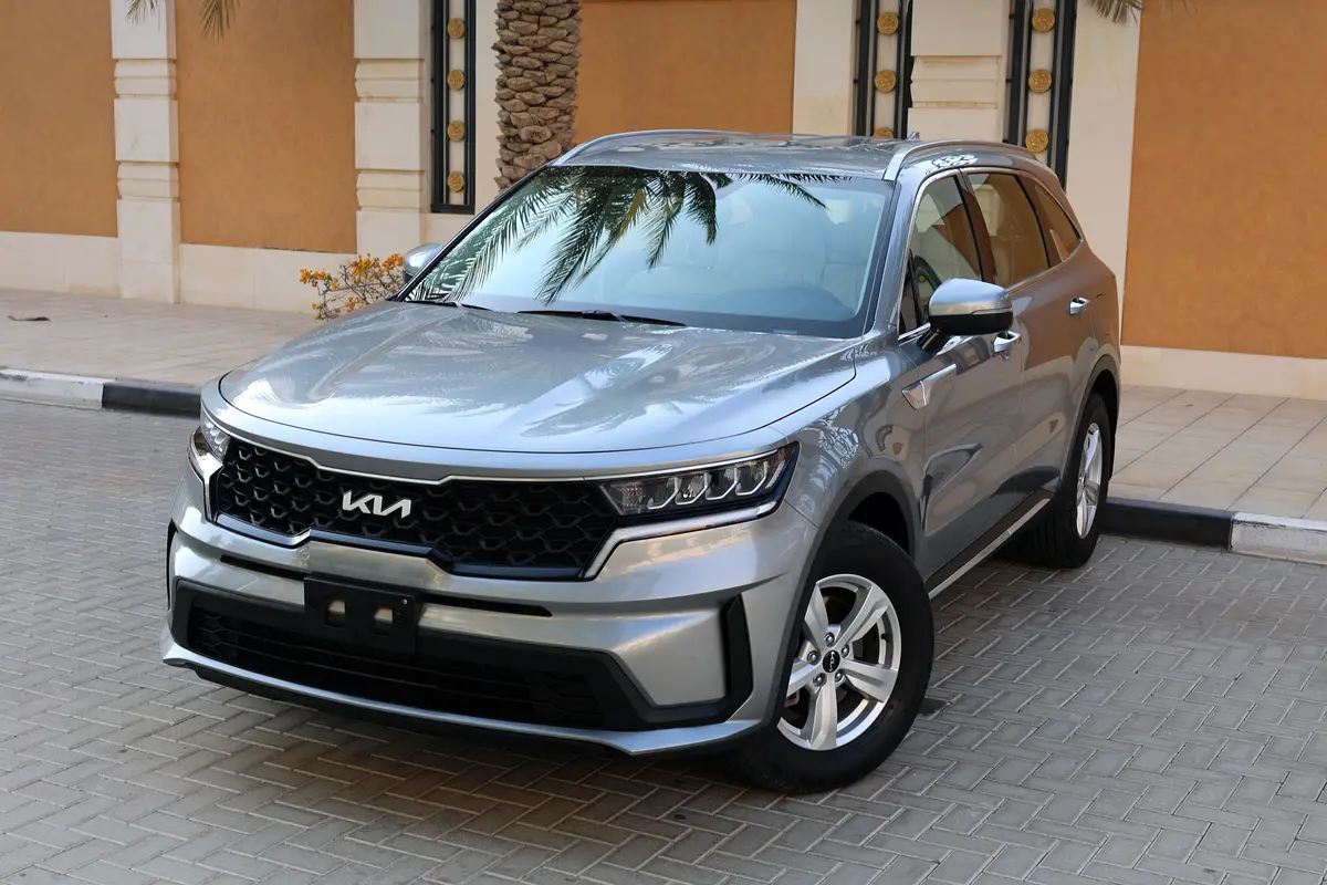 Kia Sorento 2023 — photo 1 of 19