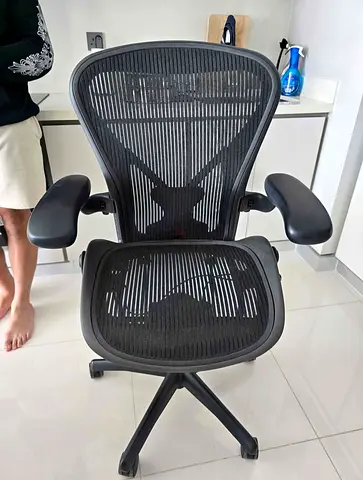 C Size Herman Miller Aeron Classic Chair Black