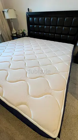 Italian made Magniflex King size Mattress for Sale